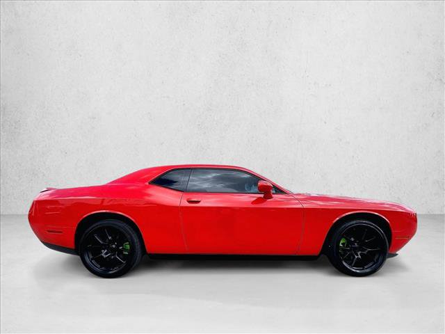 Used 2019 Dodge Challenger SXT image 5