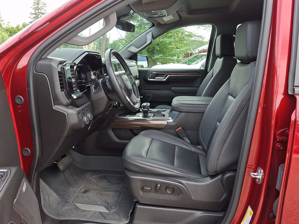 Certified 2024 Chevrolet Silverado 1500 RST w/ Convenience Package II AWD/4WD image 13