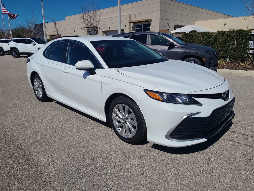 Used 2023 Toyota Camry LE image 3