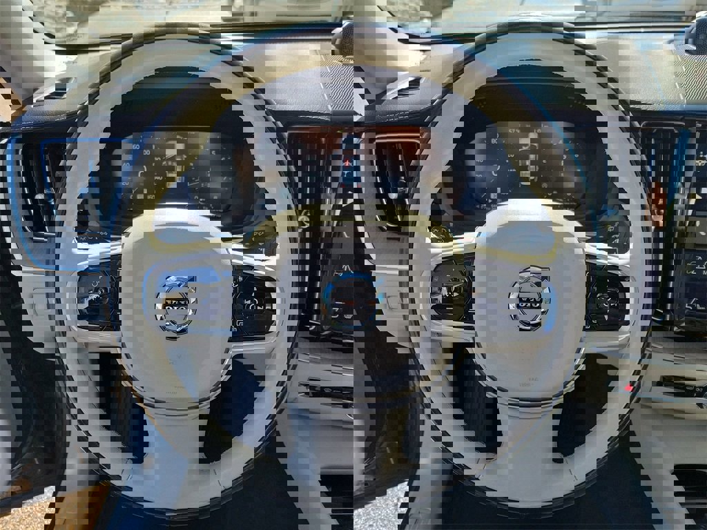 Used 2018 Volvo XC60 T6 Inscription w/ Luxury Seat Package image 25