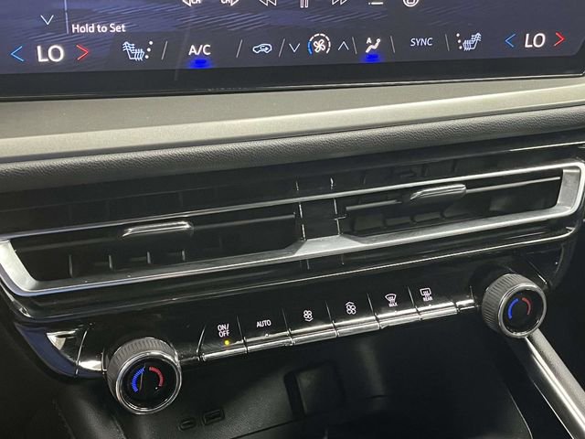 Used 2024 Chevrolet Traverse LT image 34