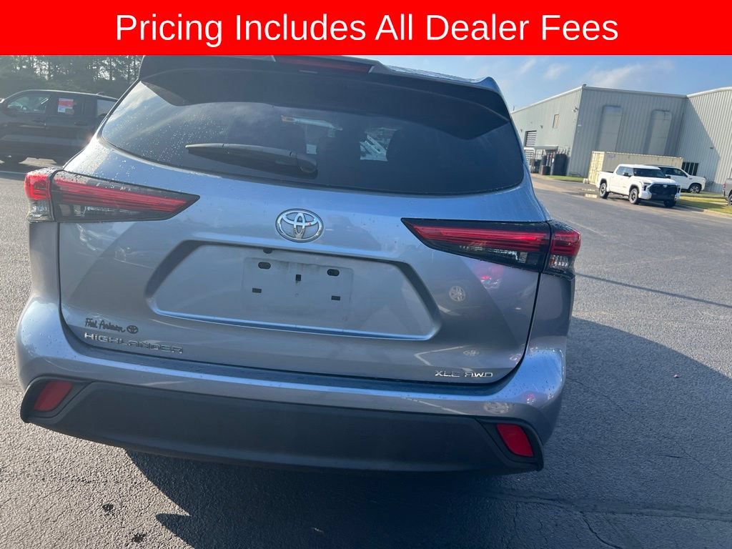 Used 2021 Toyota Highlander XLE AWD/4WD image 20