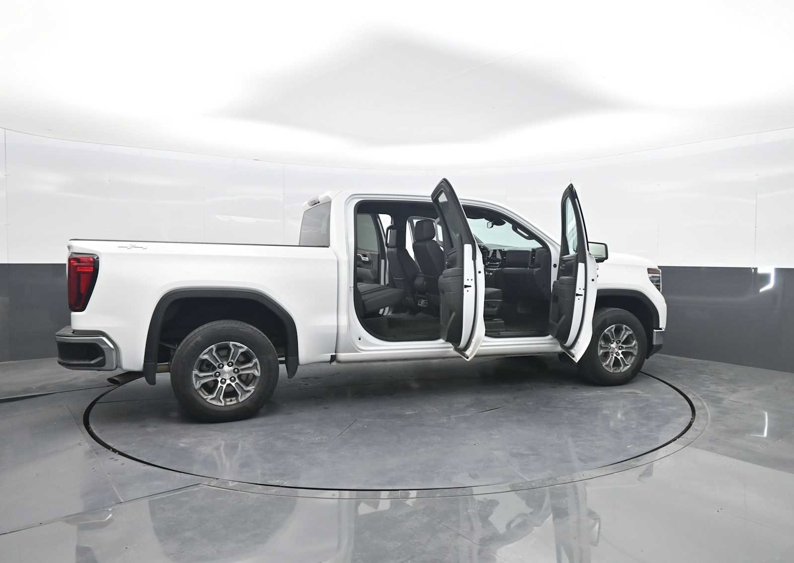 Used 2025 GMC Sierra 1500 SLT AWD/4WD image 54