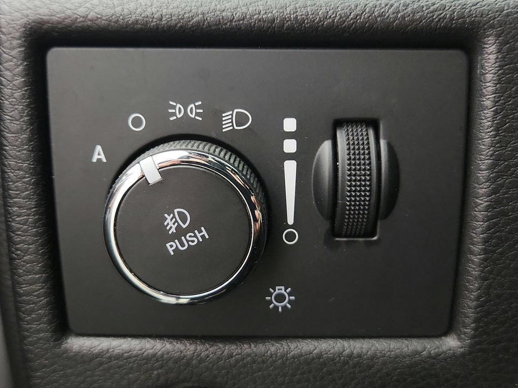 Used 2021 Jeep Grand Cherokee Overland AWD/4WD image 24