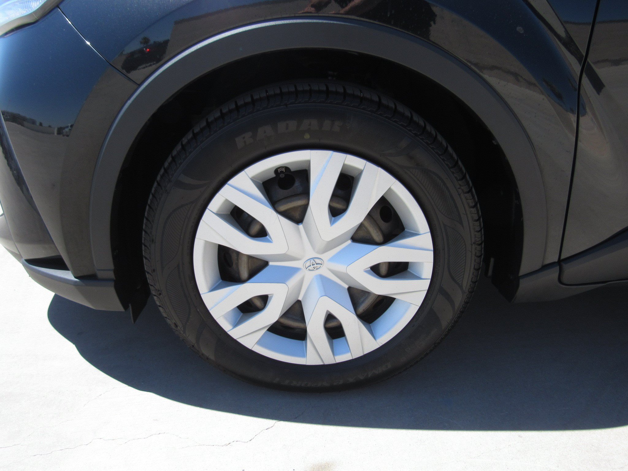 Used 2021 Toyota C-HR LE FWD image 4