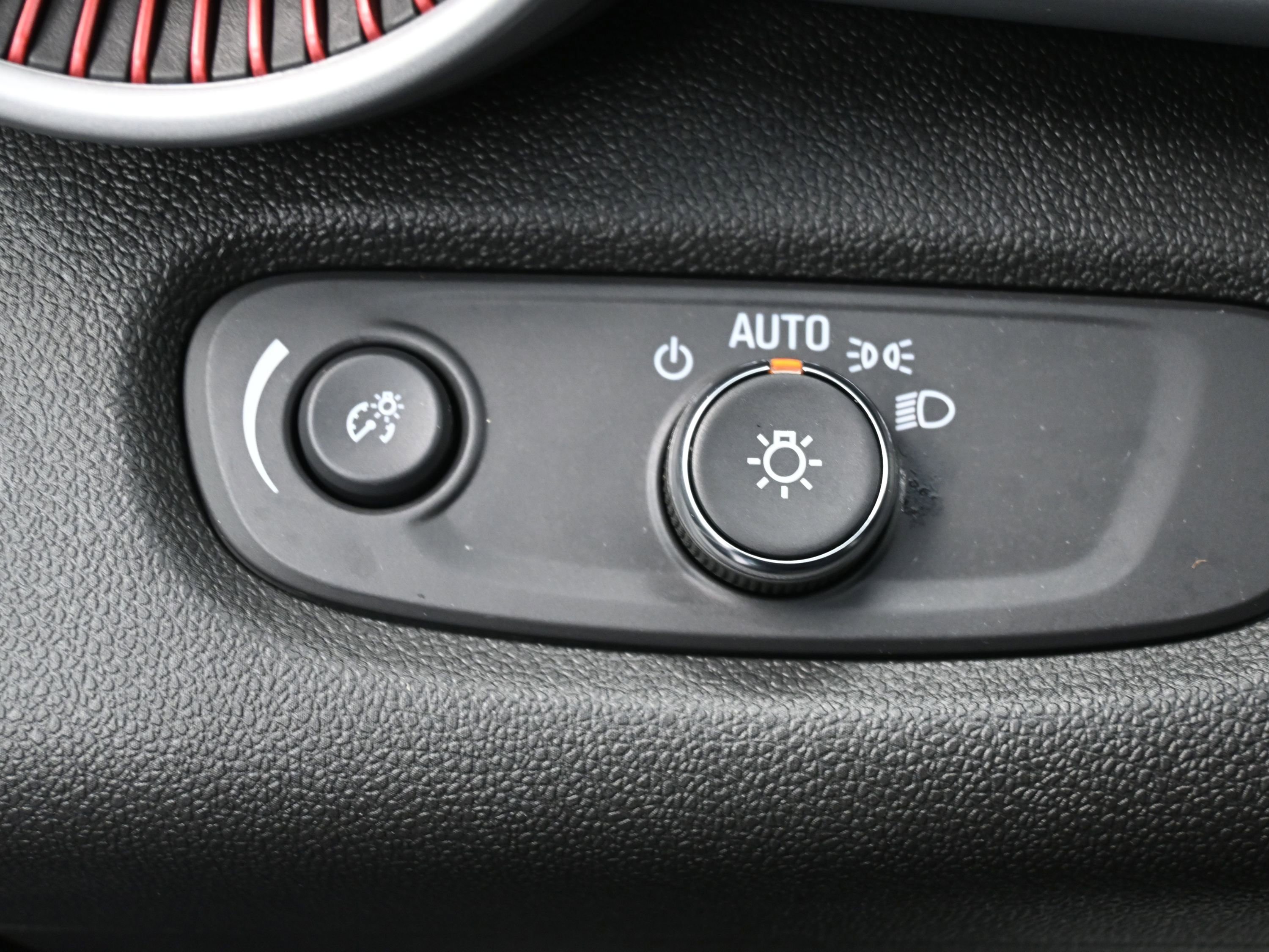 Used 2025 Chevrolet Trax RS image 27