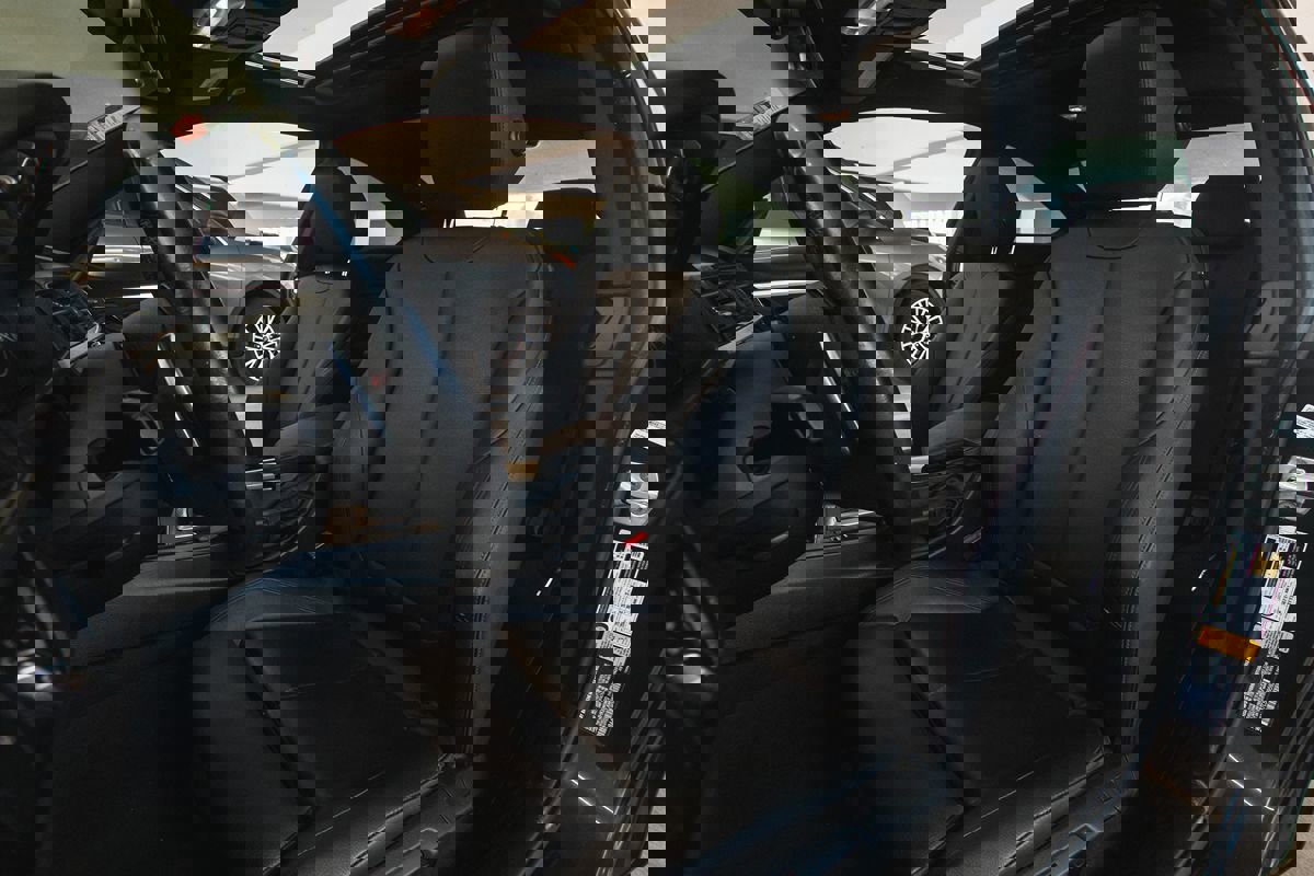 Used 2017 BMW 430i Coupe w/ Driver Assistance Package image 17