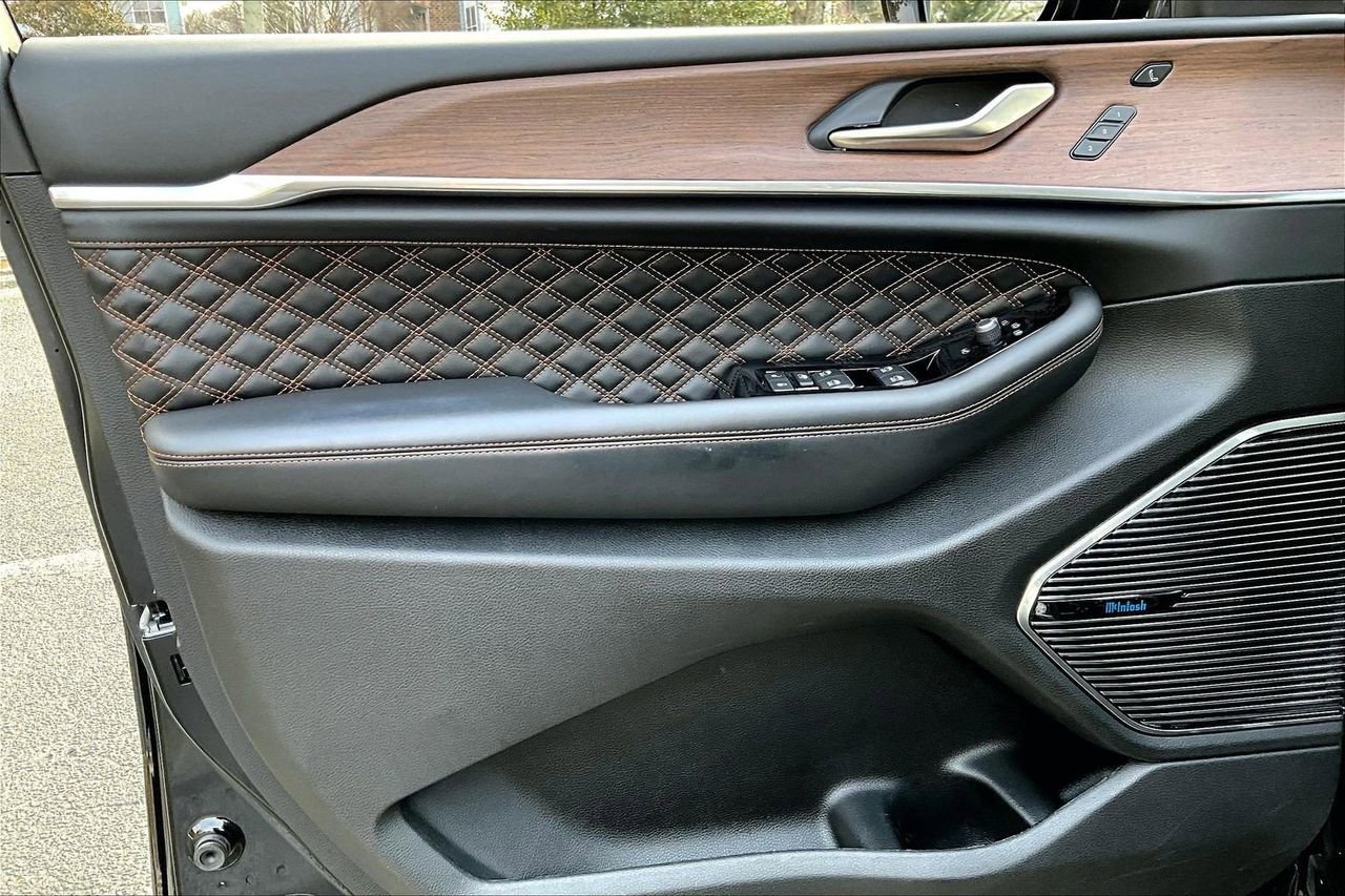 Certified 2022 Jeep Grand Cherokee Summit w/ Adv Protech Group IV image 27