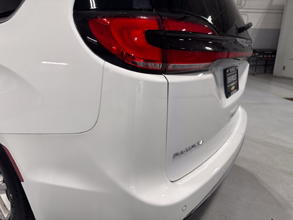 Used 2023 Chrysler Pacifica Touring-L FWD image 55