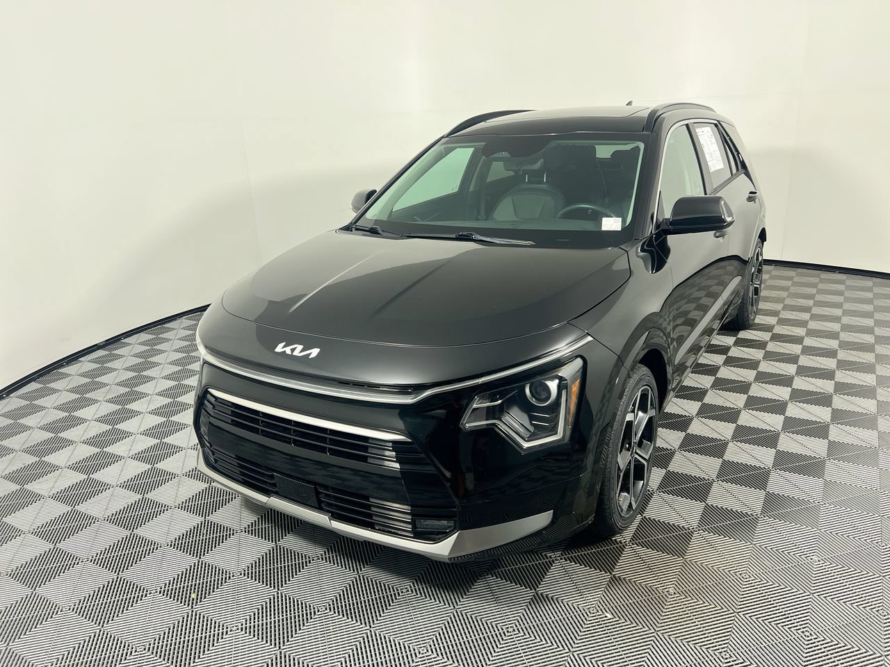 Certified 2025 Kia Niro EX Touring FWD image 9