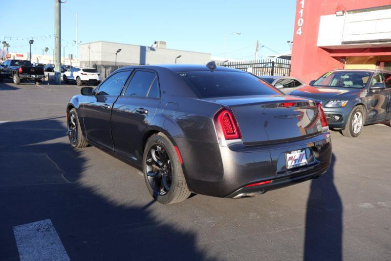 Used 2022 Chrysler 300 Touring w/ Sport Appearance Package RWD image 5