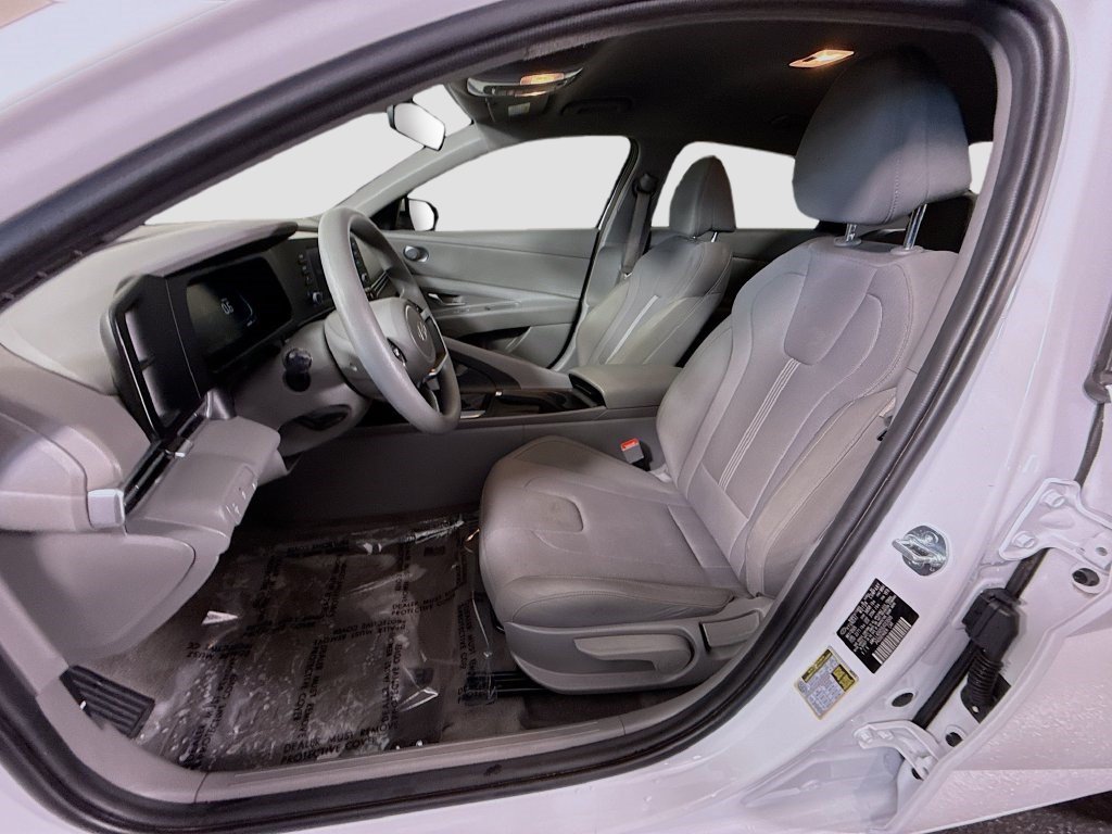 Used 2025 Hyundai Elantra SE FWD image 20