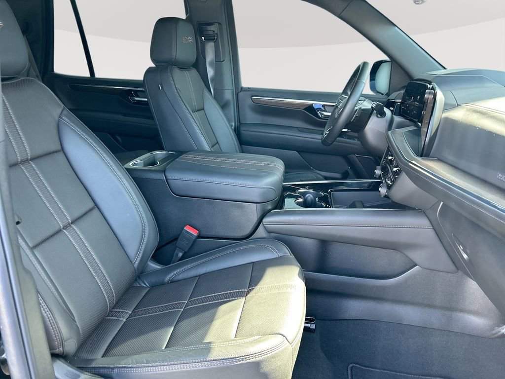 Used 2025 Chevrolet Tahoe High Country AWD/4WD image 26