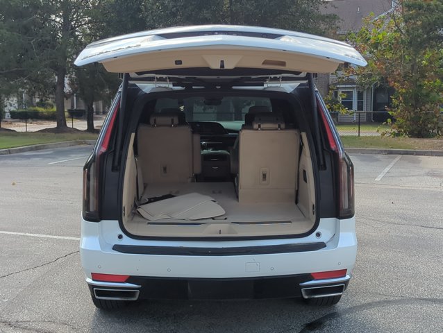 Used 2023 Cadillac Escalade Premium Luxury AWD/4WD image 9