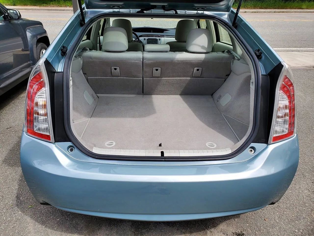 Used 2014 Toyota Prius Three w/ Solar Roof Package image 8