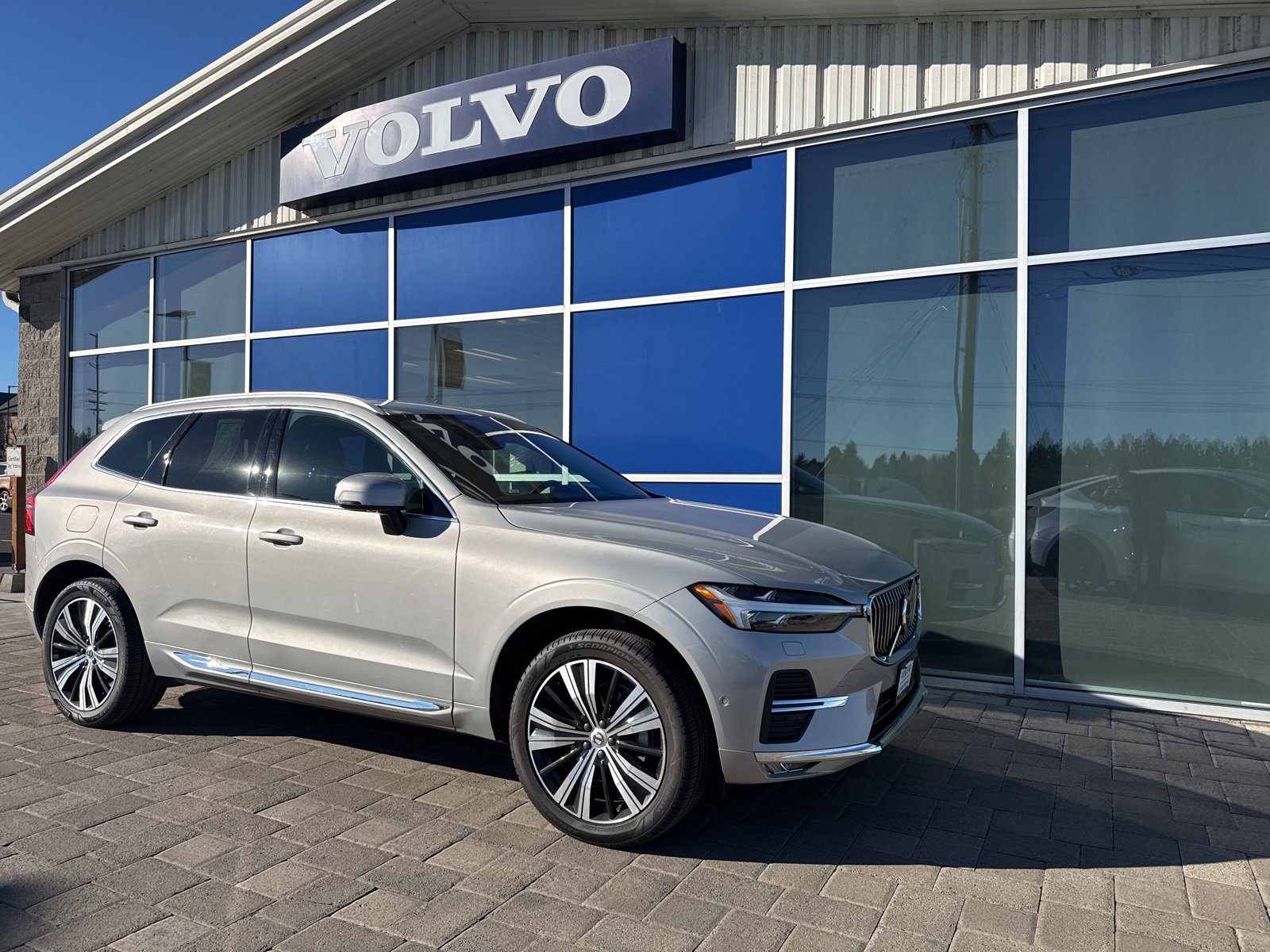 Used 2022 Volvo XC60 B5 Inscription w/ Advanced Package