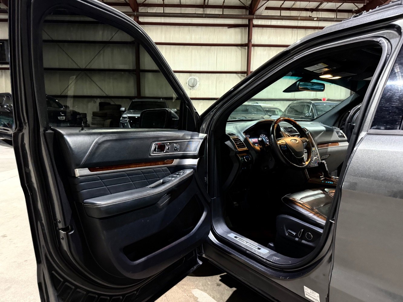 Used 2016 Ford Explorer Platinum AWD/4WD image 12