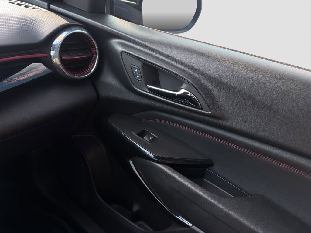 Used 2025 Chevrolet Trax RS w/ Driver Confidence Package image 26