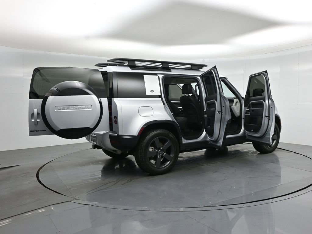 Used 2024 Land Rover Defender 110 S image 4