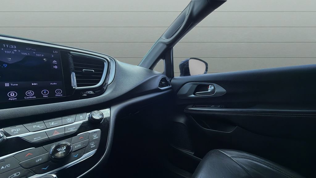 Used 2018 Chrysler Pacifica Touring-L Plus w/ Advanced Safetytec Group FWD image 13