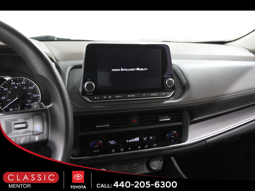 Used 2023 Nissan Rogue SV image 9