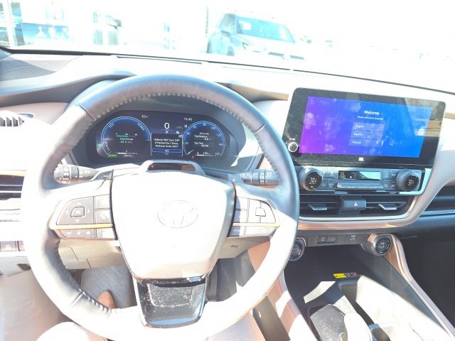 Used 2024 Toyota Grand Highlander AWD Hybrid image 3