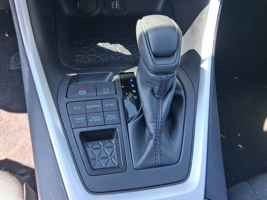 Used 2025 Toyota RAV4 XLE AWD/4WD image 13