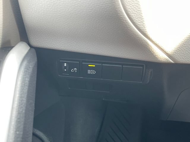 Used 2025 Toyota Corolla Cross L AWD/4WD image 24