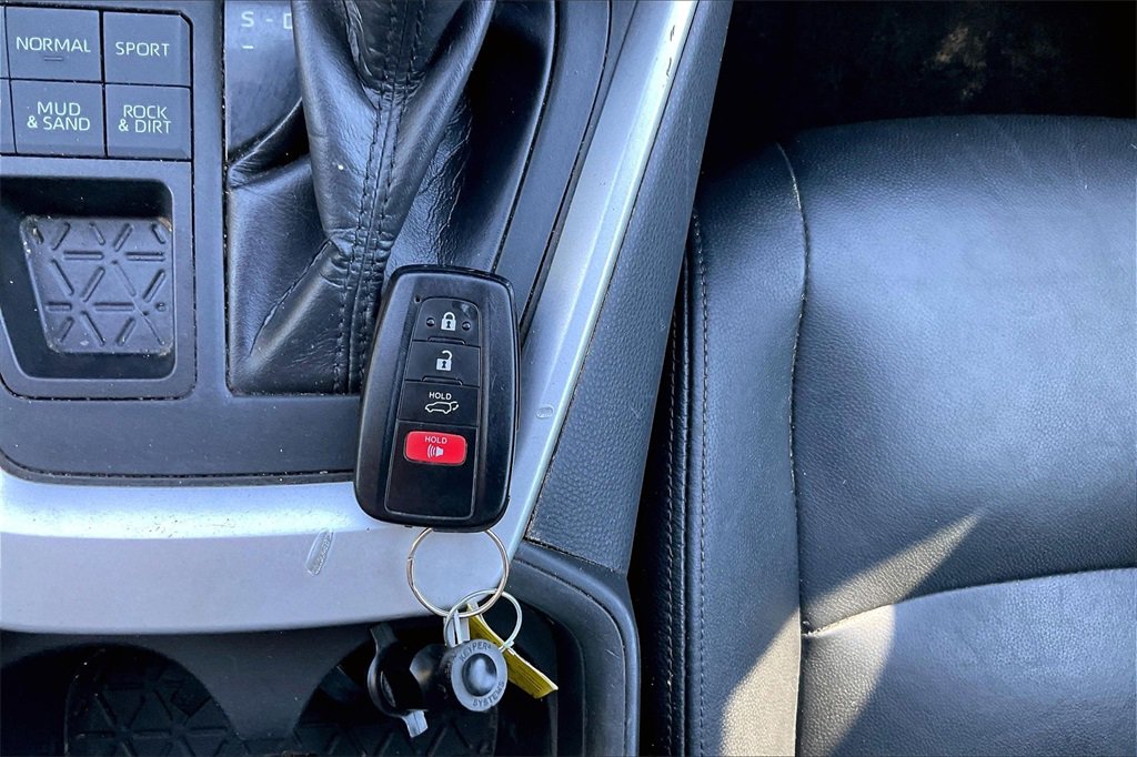 Used 2019 Toyota RAV4 XLE image 10