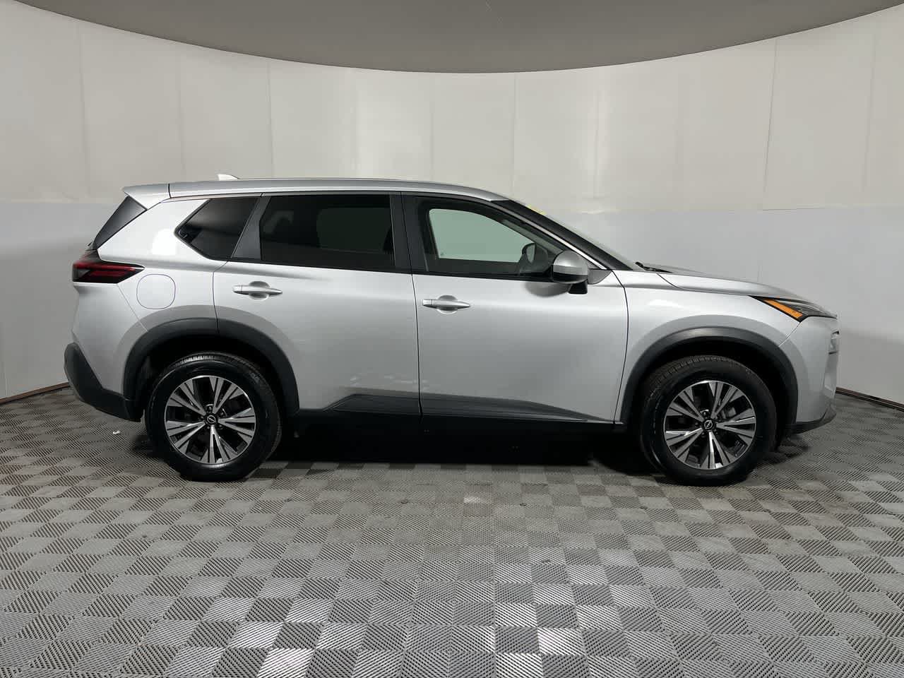 Used 2023 Nissan Rogue SV AWD/4WD image 9