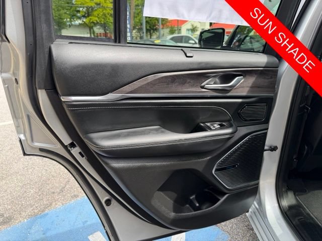Used 2023 Jeep Grand Cherokee Overland w/ Advanced Protech Group III AWD/4WD image 15