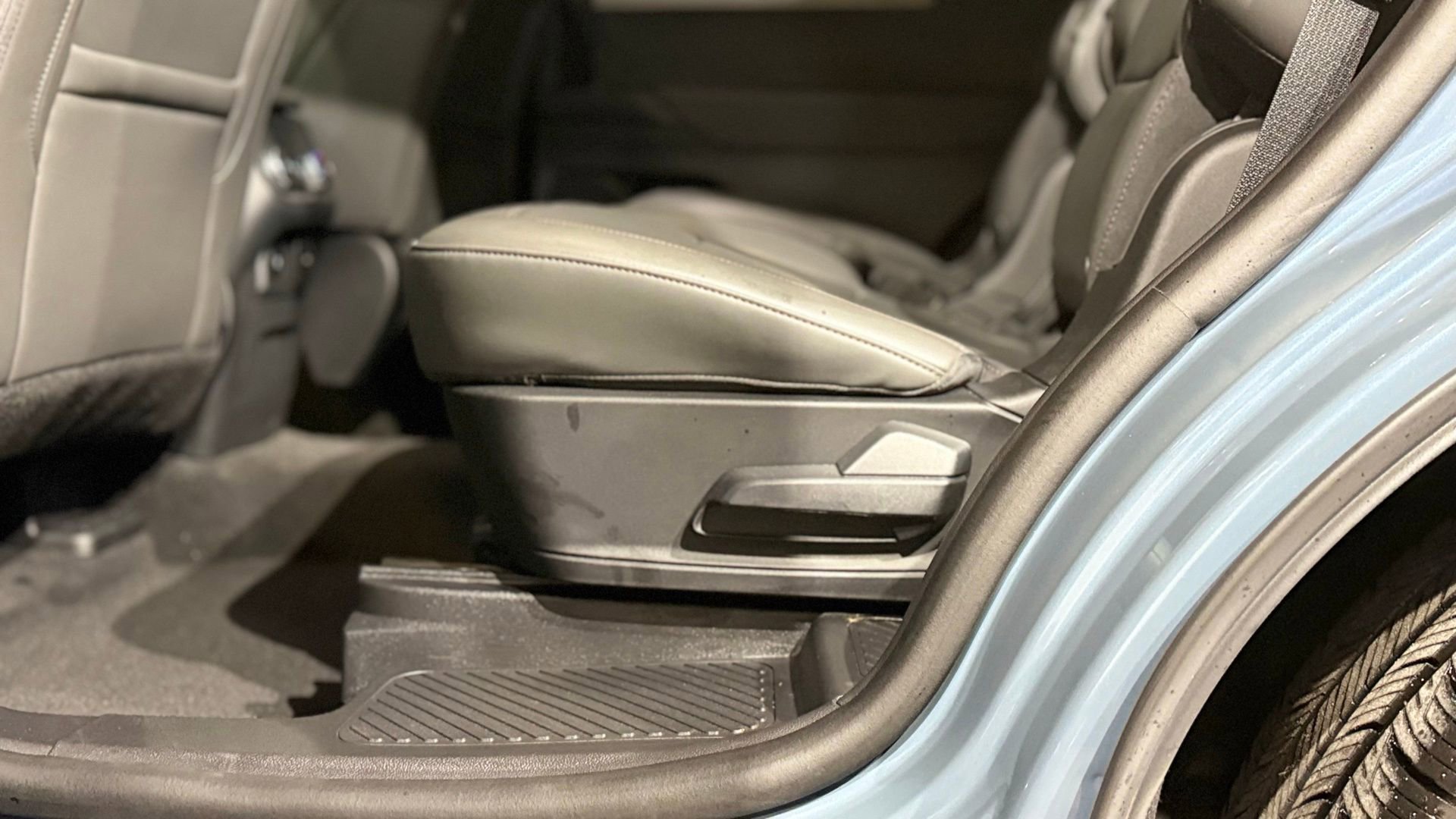 Used 2025 Ford Explorer Active w/ Active Comfort Package image 48