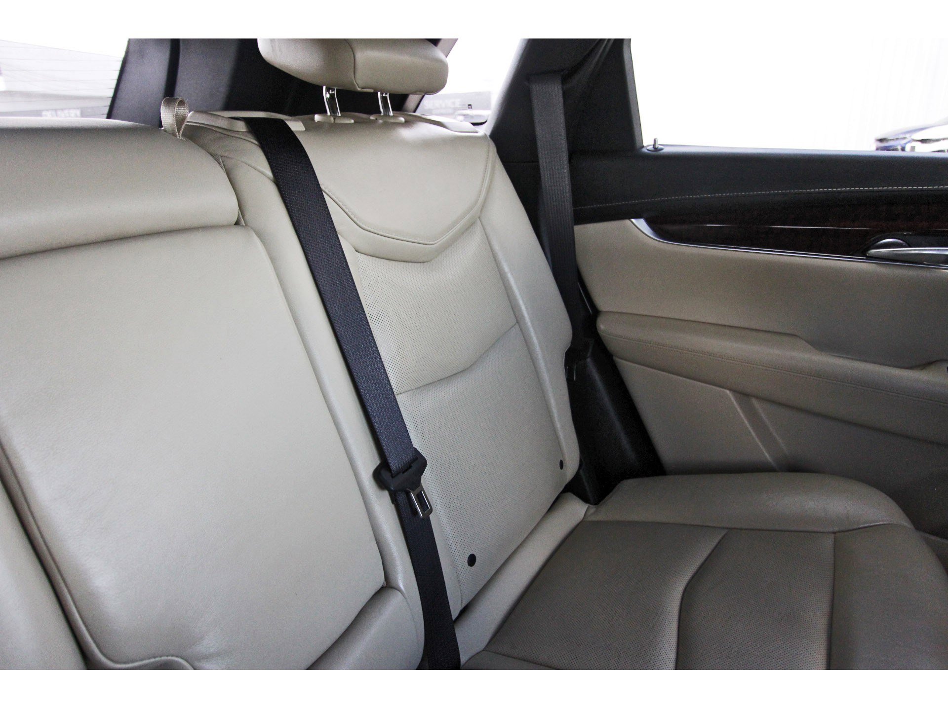 Used 2017 Cadillac XT5 Luxury w/ Driver Awareness Package image 13