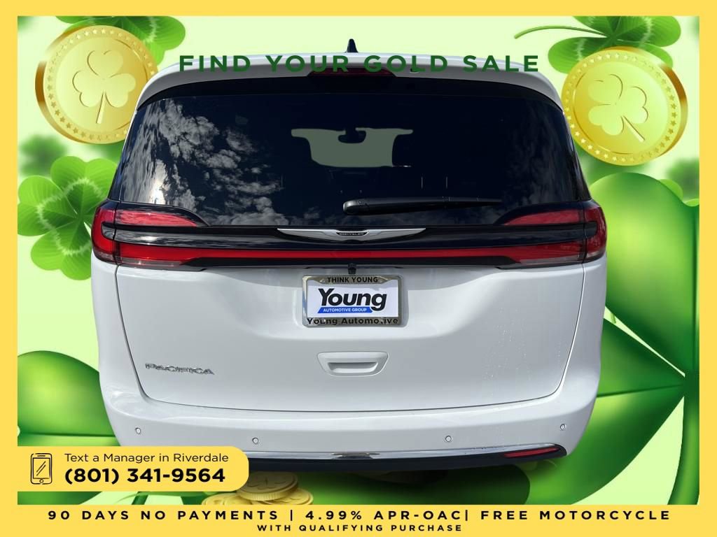New 2026 Chrysler Pacifica Select image 4
