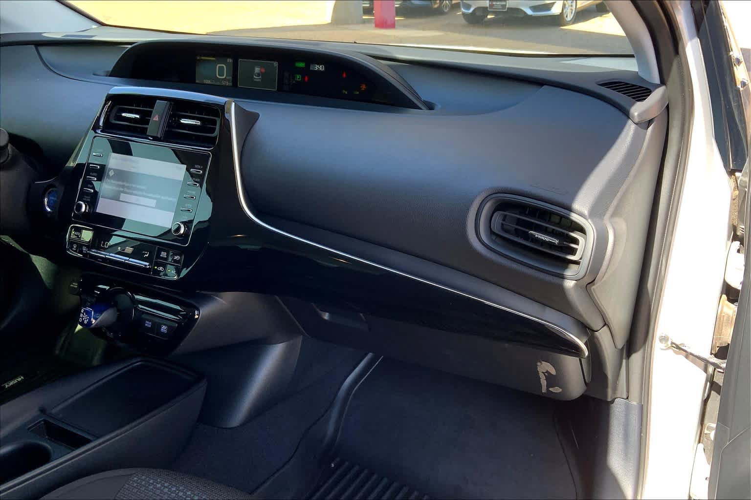 Used 2020 Toyota Prius LE FWD image 18