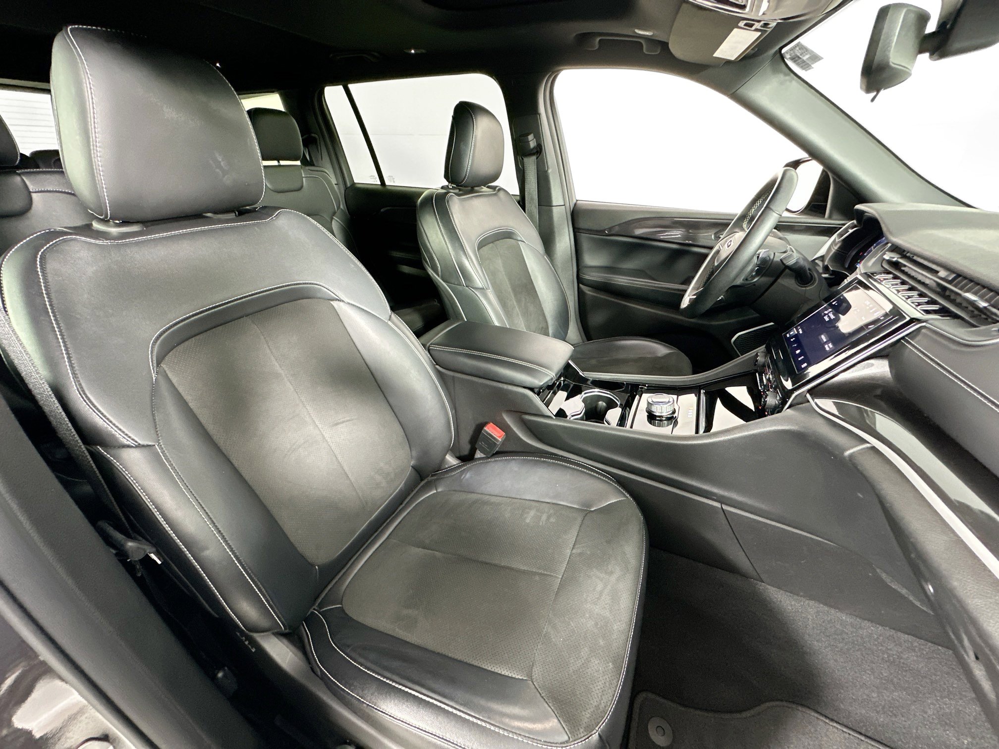 Used 2022 Jeep Grand Cherokee L Altitude image 28