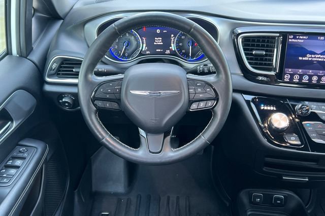 Used 2019 Chrysler Pacifica Touring-L w/ Advanced Safetytec Group image 16