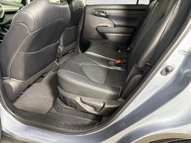 Used 2022 Toyota Highlander XLE FWD image 22