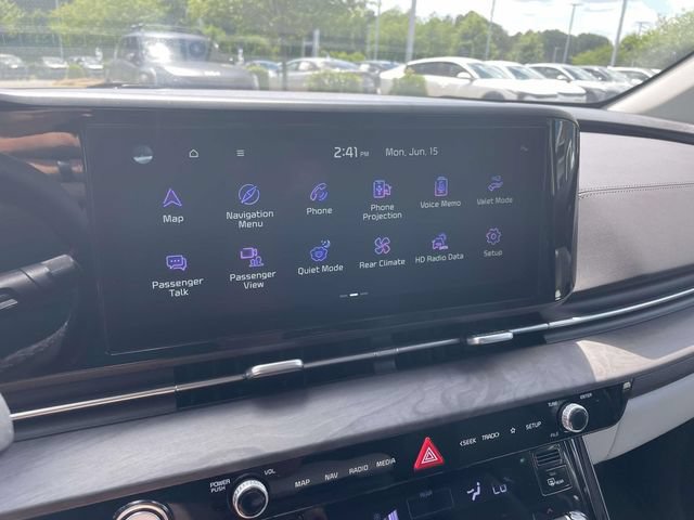 Used 2024 Kia Carnival EX FWD image 28