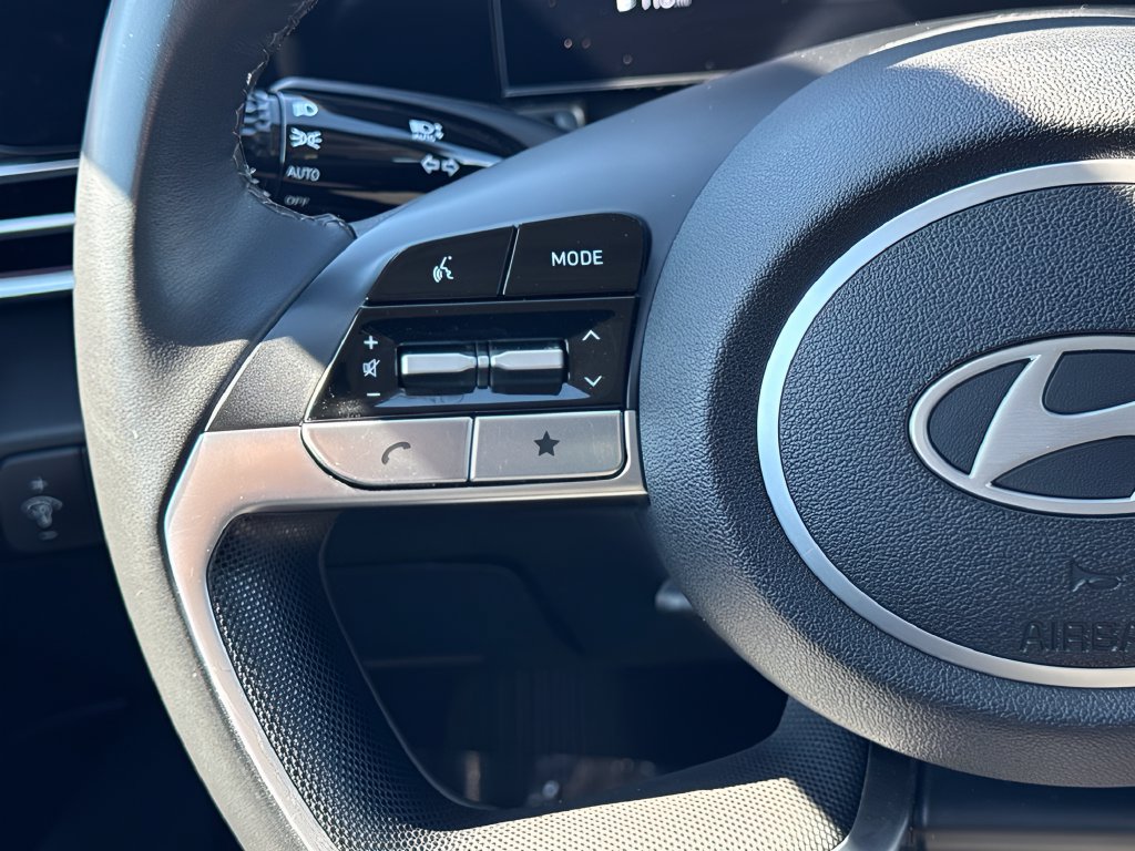 Used 2025 Hyundai Elantra SEL FWD image 14