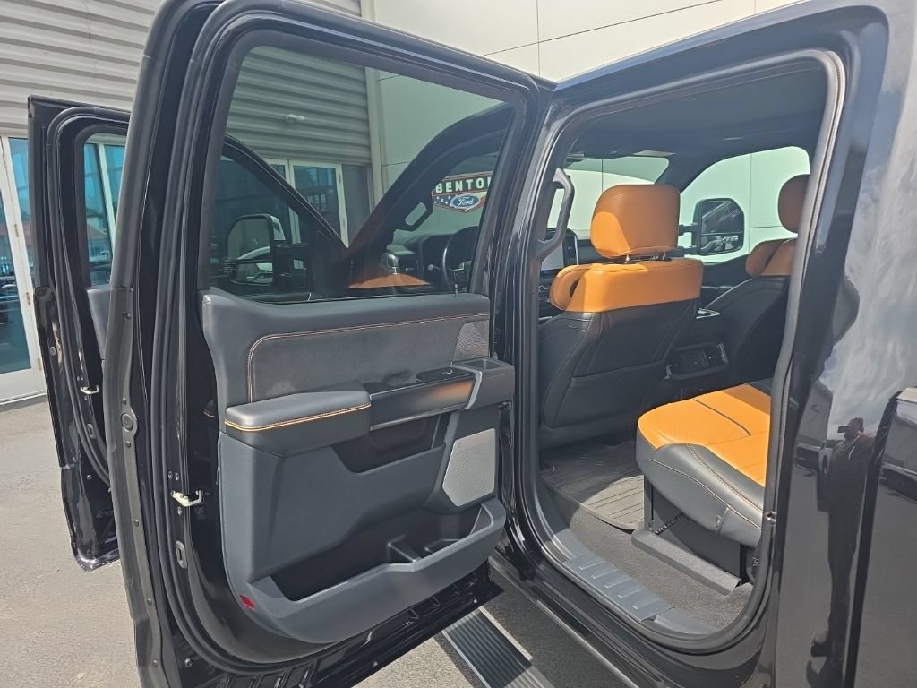 Used 2023 Ford F450 Platinum w/ FX4 Off-Road Package AWD/4WD image 40