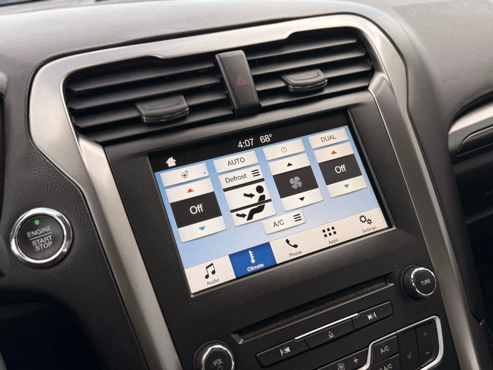 Used 2017 Ford Fusion SE w/ Equipment Group 602A image 30