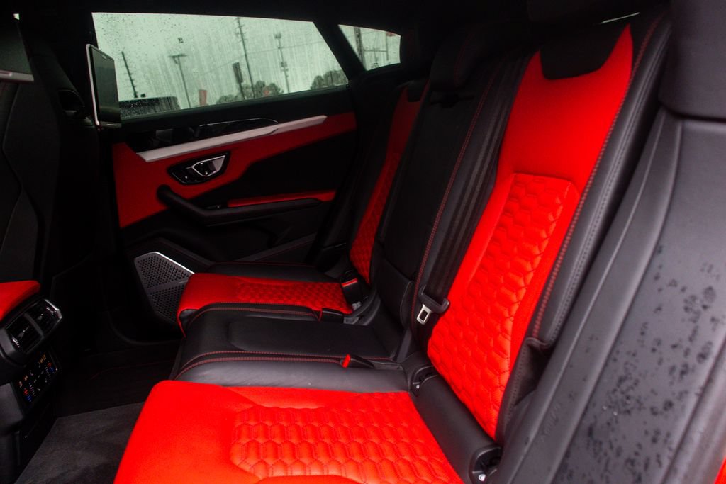 Used 2019 Lamborghini Urus AWD/4WD image 43