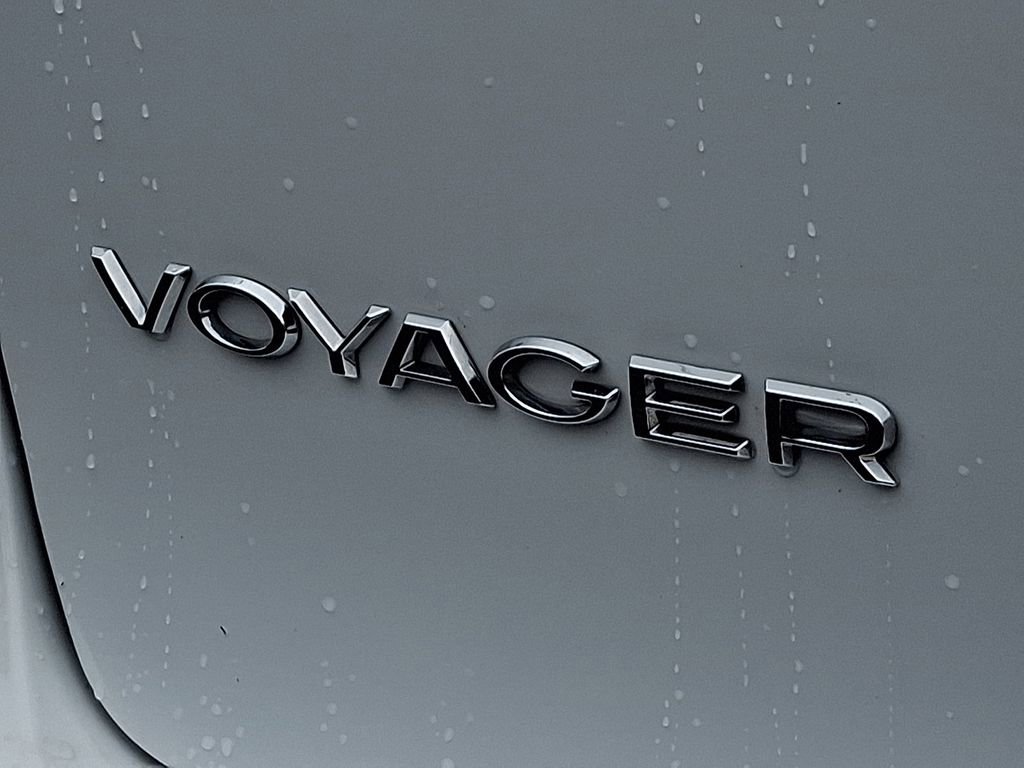 Used 2024 Chrysler Voyager LX image 31