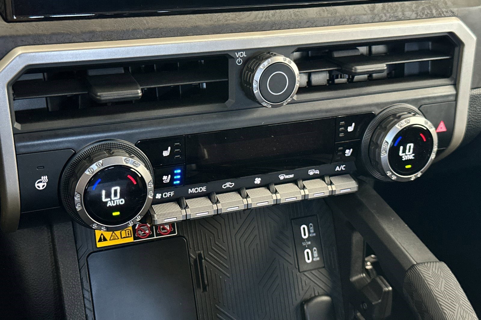 Used 2024 Toyota Tacoma Limited AWD/4WD image 19