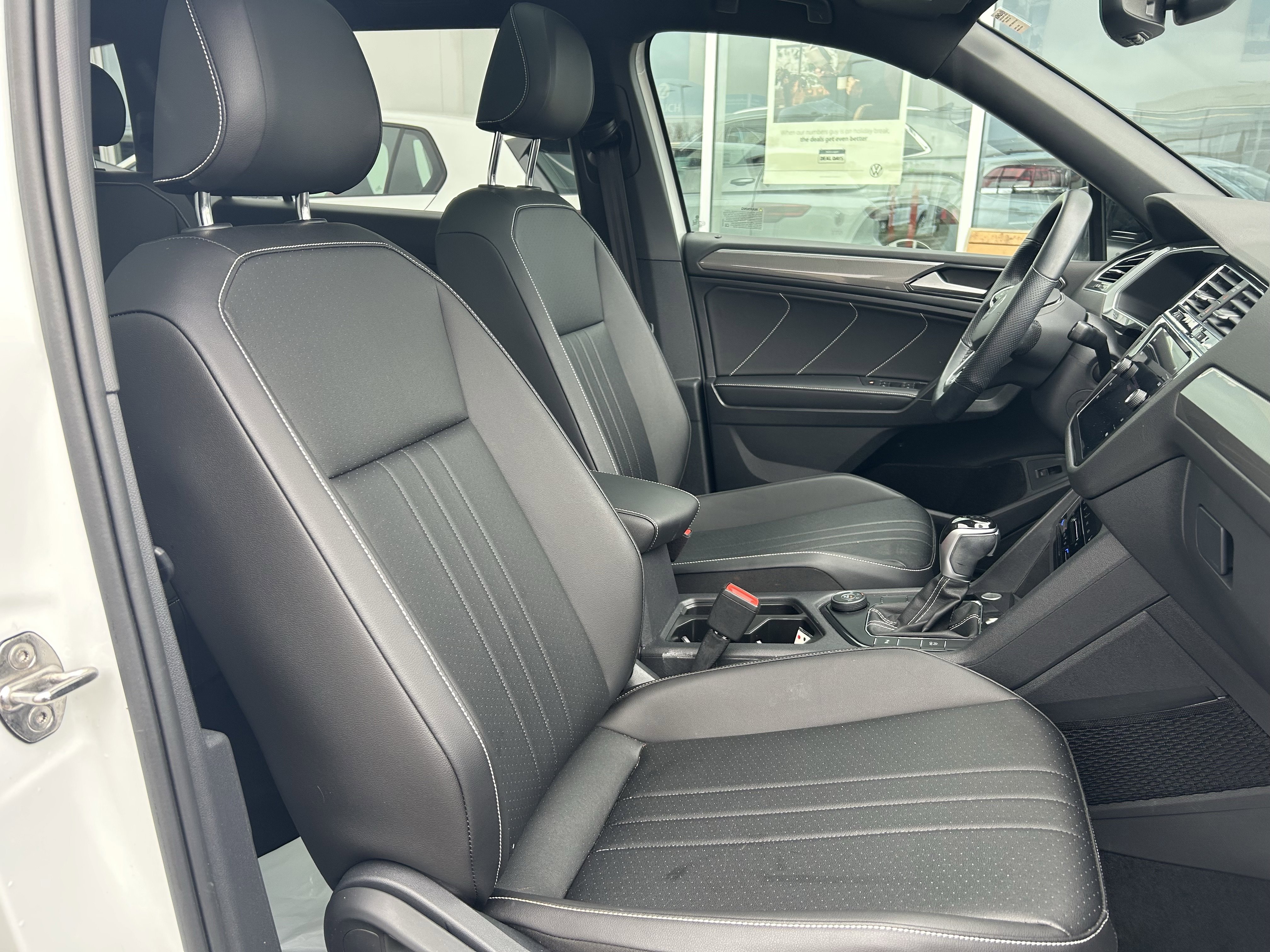 Certified 2022 Volkswagen Tiguan SE R-Line image 26