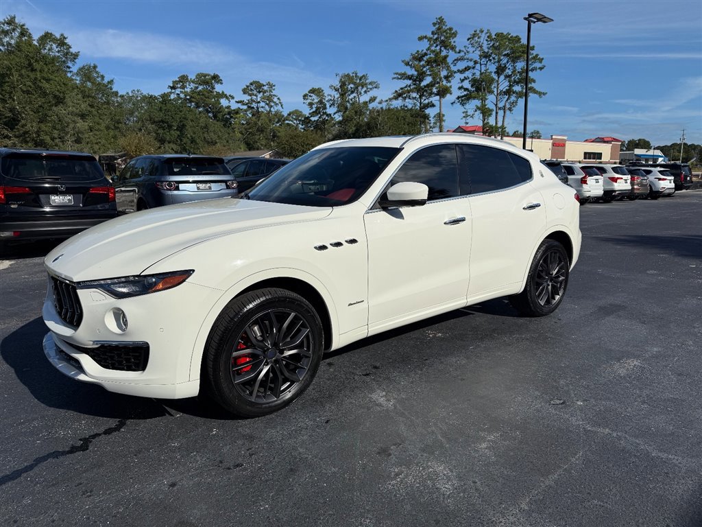 Used 2019 Maserati Levante GranLusso image 6