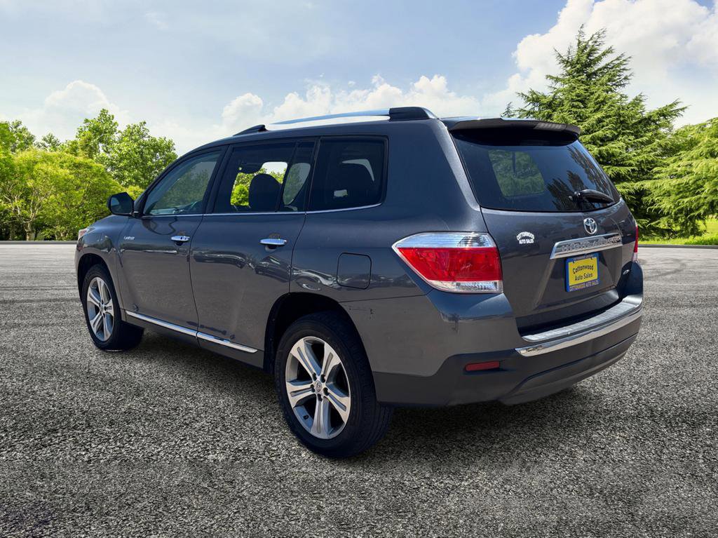 Used 2011 Toyota Highlander Limited w/ Tow Pkg AWD/4WD image 5