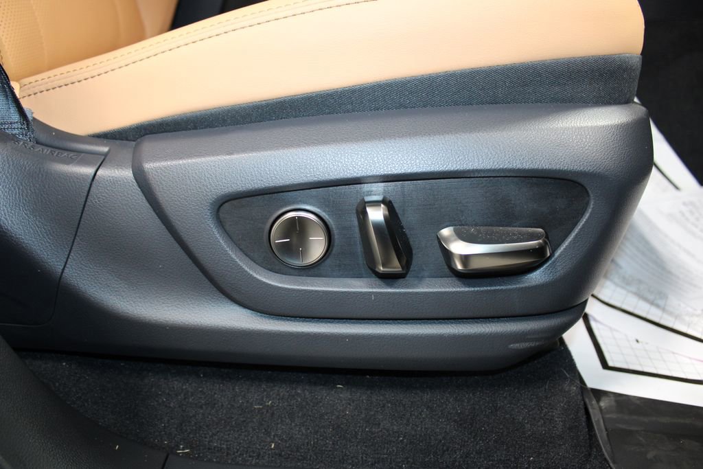 Used 2025 Lexus LX 700h Luxury image 39