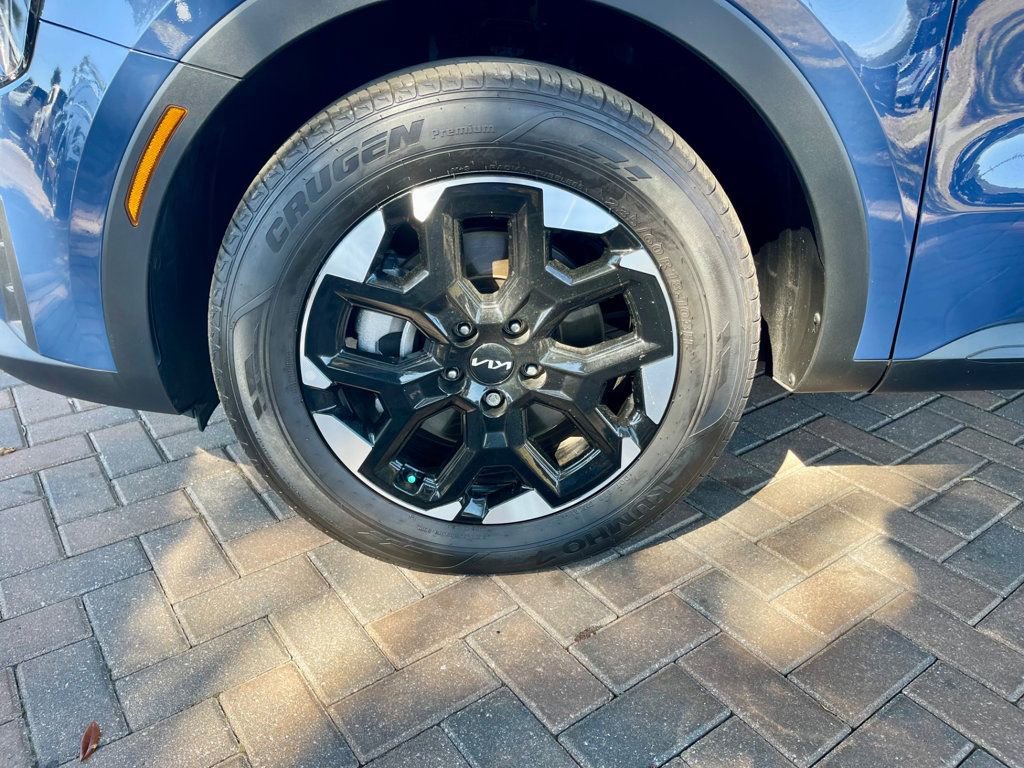 Used 2025 Kia Sorento S image 10
